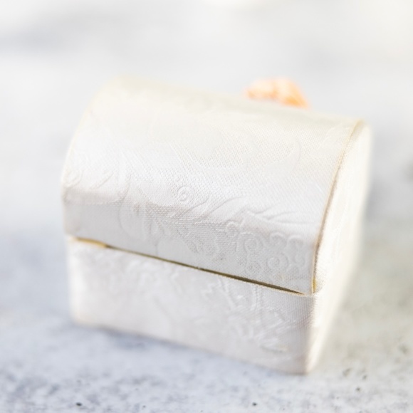 Lavie My Guardian Angel Treasure Chest Glass Figurine Keepsake Box - Picture 8 of 9